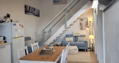 Cosy Reef View Apartment overlooking Sunset Coast, Fishing, Sand Dunes, Beaches.