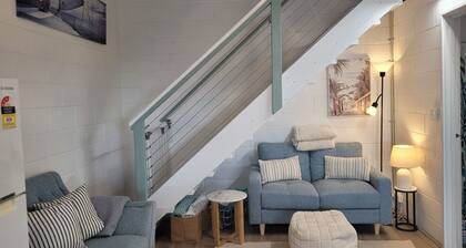 Cosy Reef View Apartment overlooking Sunset Coast, Fishing, Sand Dunes, Beaches.