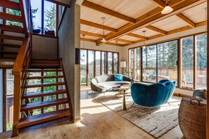 Living area - Lumbermill Modern - Zen Sanctuary near U of O (Eugene)