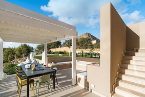 Outdoor dining - Beautiful private villa with private pool, hot tub, A/C, WIFI, TV, patio and panoramic view (Cornino)
