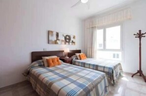 2 chambres, fer et planche à repasser, accès Internet, draps fournis