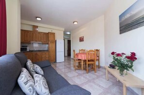 Living area - B - 2-bedroom apartment with sea view B (Castillo del Romeral)
