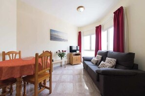 Living area - B - 2-bedroom apartment with sea view B (Castillo del Romeral)