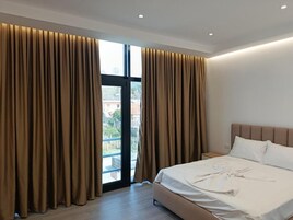 Habitación Confort doble, vistas al jardín | Escritorio y wifi gratis