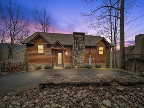 Exterior - Gorgeous Smokies' Views, Hot Tub, Gameroom (Gatlinburg)