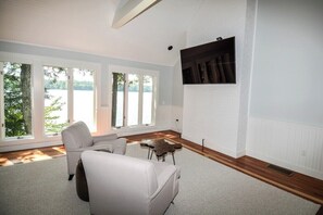 Living area - Winter Harbor Getaway (Wolfeboro)