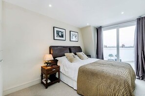3 bedrooms, iron/ironing board, Internet, bed sheets - Penthouse with stunning views and great location! (London)