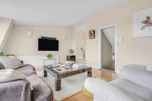 Living area - Penthouse with stunning views and great location! (London)