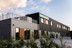 A modern hotel with a flat roof, large windows, and a sign that reads 'EASY STAY HOTEL'. - Easy Stay Næstved (Næstved)
