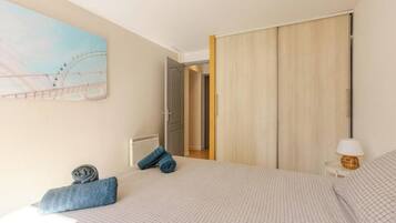 Iron/ironing board, WiFi, bed sheets