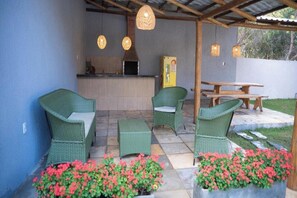 Outdoor dining - CASA BOSQUE (Crato)
