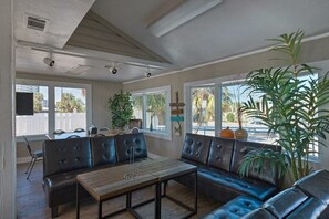 Interior - New Listing!! MAY SPECIAL!! Cozy 2 bed 1.5 bath at Gulf Highlands (Panama City Beach)