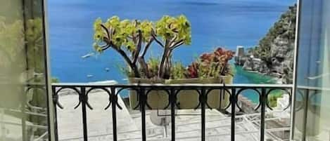 Traditional Apartment, Balcony, Sea View | Interior