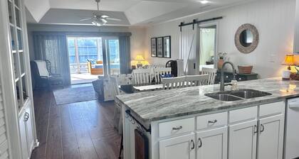 Beautiful 4 bedroom/2 bath family & pet friendly home 600 feet from the beach