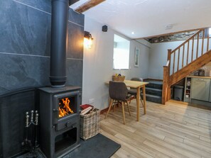 Dining - Nyth Dryw (Criccieth)