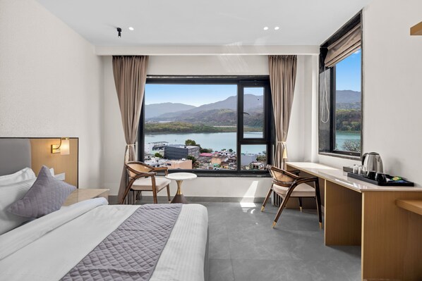 Premium Room, Lake View - Hotel Himalyan Ganga view (Rishikesh)