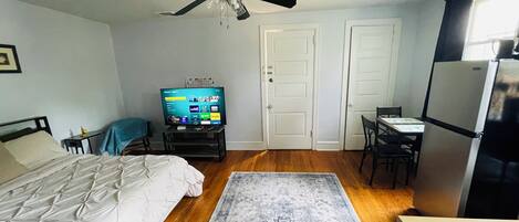 Iron/ironing board, free WiFi, bed sheets