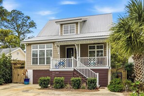 Exterior - 4-Min Walk to Myrtle Street Beach • Pet Friendly • King & Prince Area (St simons)