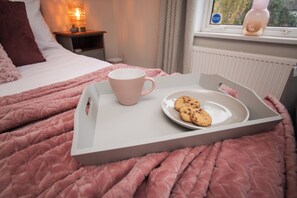 3 bedrooms, iron/ironing board, free WiFi, bed sheets - The White Cottage, central close to Lincoln Castle (Lincoln)