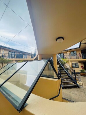 ルーム 1 ベッドルーム 喫煙可 バルコニー | 施設の敷地