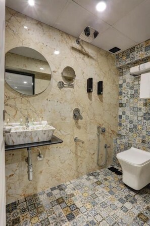 Deluxe Suite | Bathroom - Diamond Hotel  (MUMBAI)