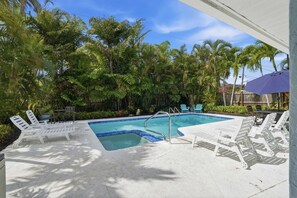 Pool - Beach-Ready Pool & Spa Home Bikes Gear Included (Naples)