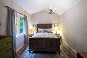 Room - Cedarwood Cottage — 4 beds, 1.5 baths, sleeps 8. Pet friendly. Riverfront with dock, bonfire pit & water toys. Large deck with BBQ, wood fireplace, pool table & games. Perfect fall or holiday escape, just 2 hours from Toronto. (Kawartha Lakes)