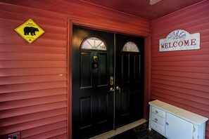 Interior - Cedarwood Cottage — 4 beds, 1.5 baths, sleeps 8. Pet friendly. Riverfront with dock, bonfire pit & water toys. Large deck with BBQ, wood fireplace, pool table & games. Perfect fall or holiday escape, just 2 hours from Toronto. (Kawartha Lakes)