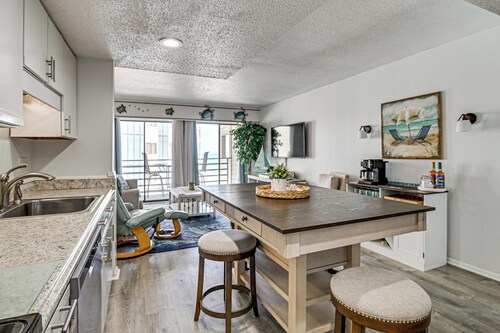Walk to Pool & Beach! 3rd-floor Murrells Inlet Gem