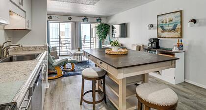 Walk to Pool & Beach! 3rd-floor Murrells Inlet Gem