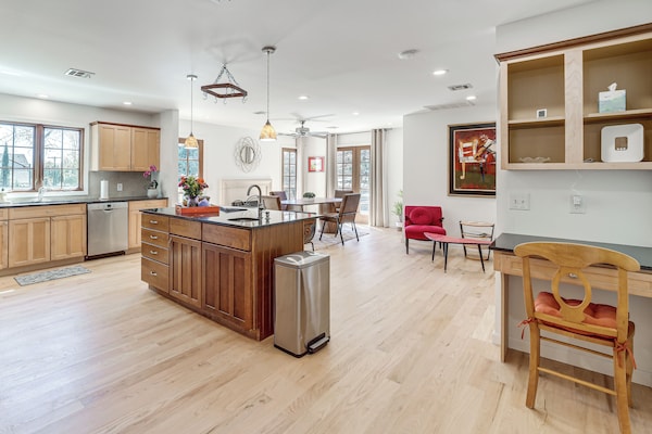 Midtown Tulsa Gem W/ Mcm Decor: Private Deck, Yard - Tulsa, OK