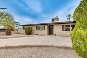 Interior - Saguaro Retreat! Extended Stay in Tucson (Tucson)