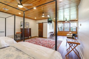 House (3 Bedrooms) | Interior - 1 Mi to False River Access! Lake-view Group Escape (Ventress)