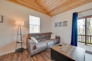 A room with a wooden ceiling, a grey sofa, a lamp, a table, and a window with blinds. - Lakeside Views! Somerset Escape 1 Mi to Boat Ramp (Somerset)