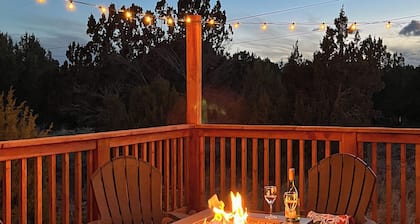 Walk to Lake! Pet Friendly Show Low Cabin w/ Decks