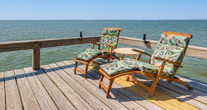 Boat, Fish, Unwind! Lakefront Livingston Getaway