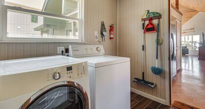 Boat, Fish, Unwind! Lakefront Livingston Getaway