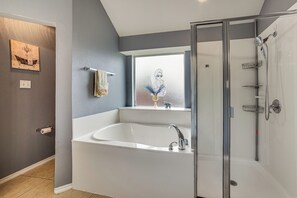 House (4 Bedrooms) | Interior - Spacious Arlington Home By Shops, Parks & Lakes (Arlington)