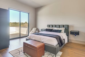 Interior - Walk to Lake Travis & Parks! Resort-style Getaway (Leander)