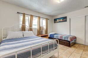Apartment (3 Bedrooms) | Interior - Socal Launchpad: 3BR in Hawthorne, 4 Mi to Sofi! (Hawthorne)