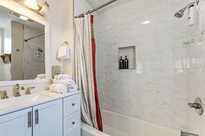 Apartment (3 Bedrooms) | Interior - Socal Launchpad: 3BR in Hawthorne, 4 Mi to Sofi! (Hawthorne)