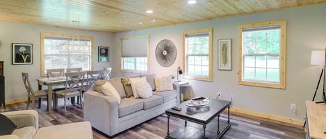 House (5 Bedrooms) | Interior