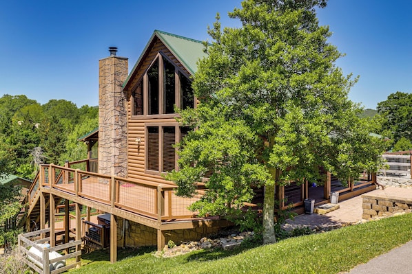 House (5 Bedrooms) | Interior - Expansive Smoky Mtn Retreat w/ Main & Guest Cabins (Sevierville)