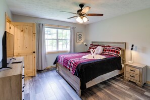 House (5 Bedrooms) | Interior - Expansive Smoky Mtn Retreat w/ Main & Guest Cabins (Sevierville)