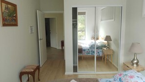 3 bedrooms, iron/ironing board, WiFi, bed sheets - The Piddington Top (Mount Victoria)