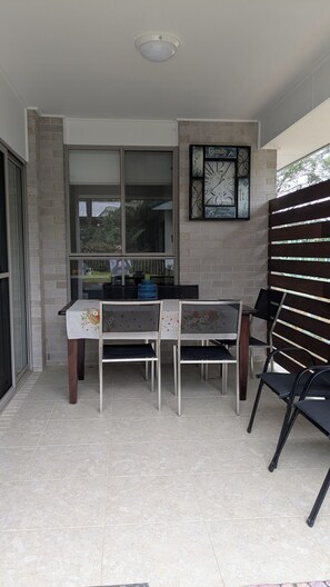 Outdoor dining - The Piddington Top (Mount Victoria)