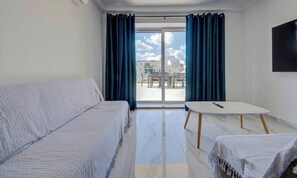 TV - One of a kind Home | Ensuite Bedrooms & Wi-Fi (Swieqi)