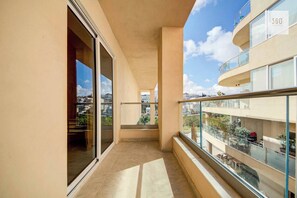 Property grounds - One of a kind Home | Ensuite Bedrooms & Wi-Fi (Swieqi)