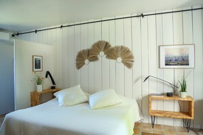 4 bedrooms, iron/ironing board, WiFi, bed sheets - Charming Mas with Heated Pool in the Heart of the Alpilles (Noves)