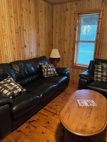 RUSTIC Cabin in West Mineral